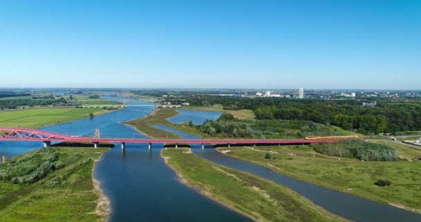 Een Trein Hanzeboogbrug Ijssel Zwolle Nederland Drone Footage — Stockvideo