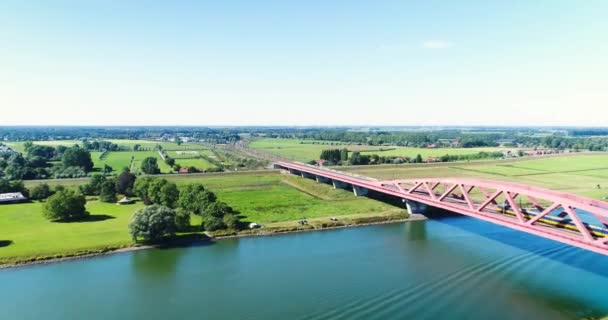 Vlak Odjíždějící Hanzebogského Mostu Přes Řeku Isee Zwolle Nizozemsko Drone — Stock video
