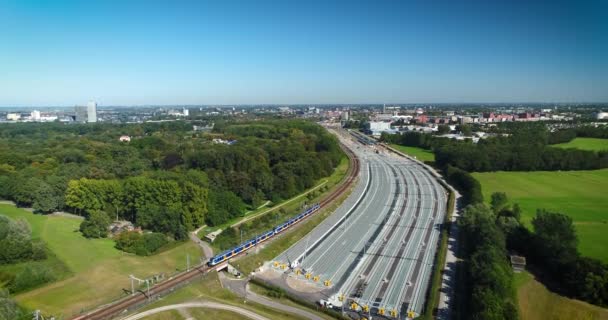 Sprinter Train Passing Empty Train Tracks Zwolle Países Baixos Drone — Vídeo de Stock