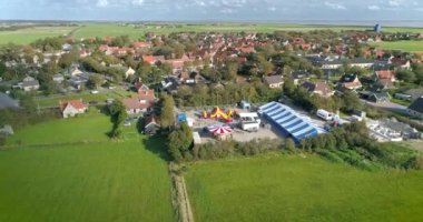 Hollanda Ameland Adası Yıllık Fuarı - Hollum, Ameland, Hollanda, 4K Drone Görüntüleri