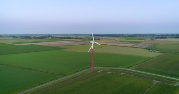 Ветряная Турбина Трюк Работающий Поле Фрисланд Нидерланды Дрон — стоковое видео