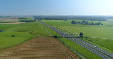 Slachtetille Askı Köprüsü, Slachtemarathon 'un bir parçası - Friesland, Hollanda, 4K Drone Görüntüleri