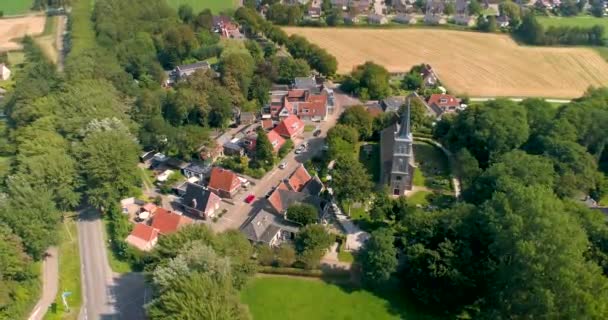 Kerk Van Het Dorp Pietersbierum Opkijken Naar Sexbierum Friesland Drone — Stockvideo