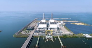 FLEVOLAND, NETHERLANDS 31 Ağustos 2019: Engie Maxima Enerji Santrali, Gaz, Hidrojen ve Güneş Kullanıyor. Sağa Taşıma.