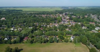 Hollanda Köy Beetsterzwaag, Ağaçlar ve Doğa - Friesland, Hollanda, 4K İnsansız Hava Aracı