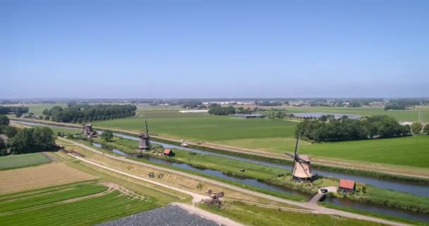 Три Ветряные Мельницы Голландском Ландшафте Рустенбург Нидерланды Drone Footage — стоковое видео