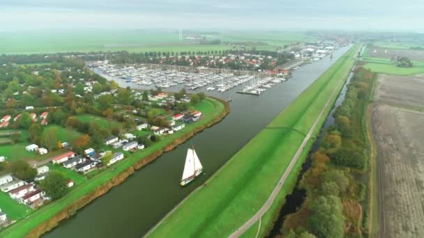 Hollantilainen Purjehduskilpailu Nimeltään Strontrace Winning Ship Verwisseling High Overview Friesland — kuvapankkivideo
