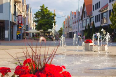 Giycko şehrinin ortasında çeşmeler