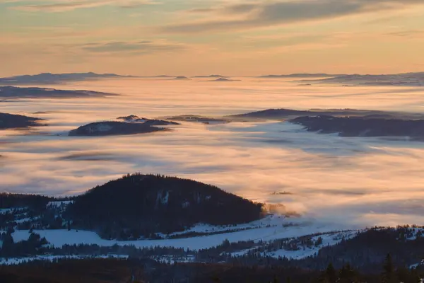 Beskid vadilerinde sis, Pilsko 'nun manzarası