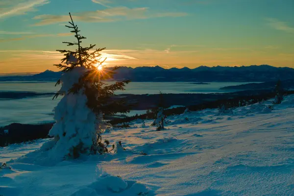 Pilsko, Beskid Dağlarında kış gündoğumu