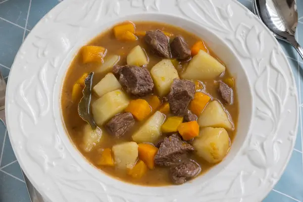 patates ve havuç ile sığır eti güveç