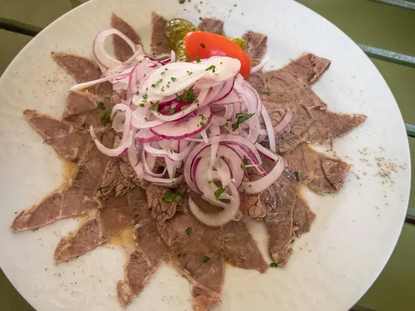 Soğanlı et yemeği.