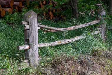 Güney Tyrol 'daki Laas köyündeki odunlardan yapılmış.