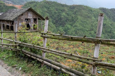 Vietnam, Lao Chai bölgesinde terk edilmiş bir kulübe.
