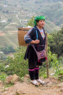 Sa Pa, Vietnam - 13 Nisan 2025: Muong Hoa Vadisi 'nde çiftçi