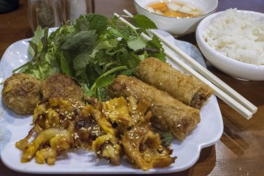 Bun Cha tipik bir Vietnam yemeği.
