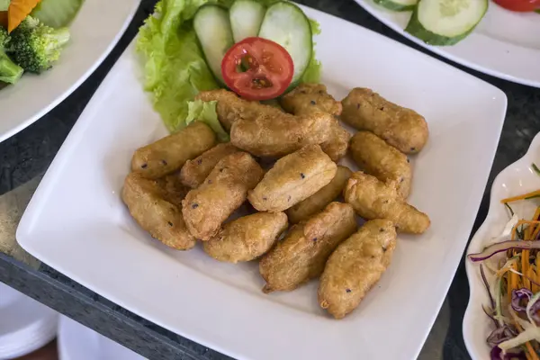 Restoranda haşlanmış balık.