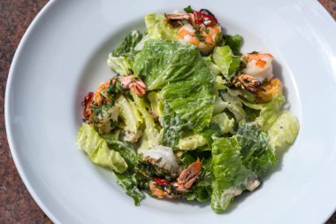 Prag 'da karides ve mayonez salatası.