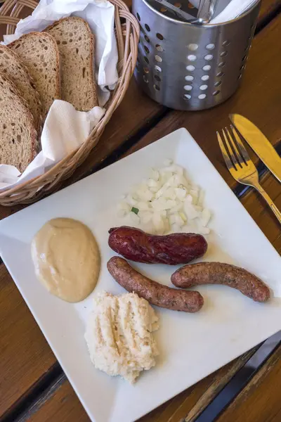 Prag, Çek Cumhuriyeti 'nde çeşitli soslar ve soslar.