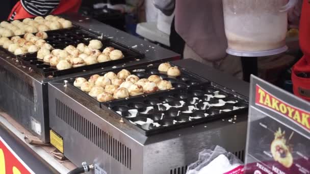 Indonesian Takoyaki Street Vendor Prepare Customer Order Street Close Vendor — Stock Video