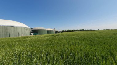 Biogasanlage zur Gaserzeugung, Stromerzeugung und Energieerzeugung ve Energierzeugung in Tanks