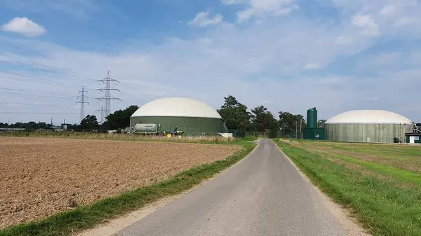 Biogasanlage zur Gaserzeugung, Stromerzeugung und Energieerzeugung ve Energierzeugung in Tanks