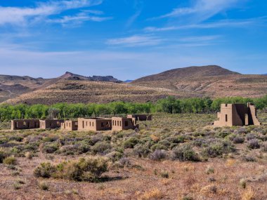 ABD 'deki Churchill Kalesi' nin hava aracı görüntüsü, Birleşik Devletler askeri kalesinin kalıntıları ve Lyon County Nevada 'daki Pony Express güzergahında bir durak..