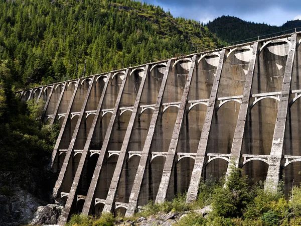 Anyox, British Columbia, Canada hayalet şehir hidroelektrik barajı.