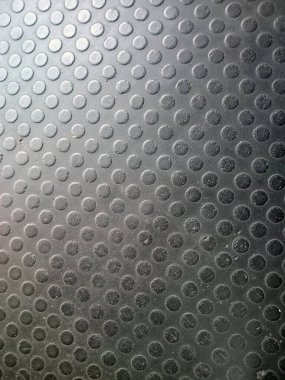 Lastik malzemelerde düzgün dairesel çıkıntıları olan detaylı desenli yüzey