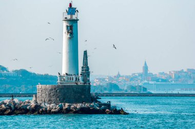 İstanbul, Turkey - Eylül 09, 2016: Galata Köprüsü 'ndeki Bosphorus ve Galata Kulesi manzarası