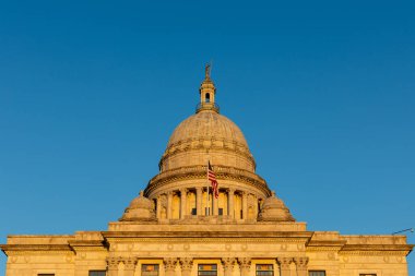 Rhode Island Capital binası gün batımında