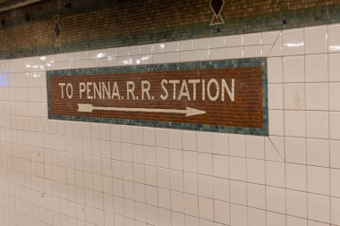Manhattan 'daki Penn İstasyonu için eski kiremit levhası