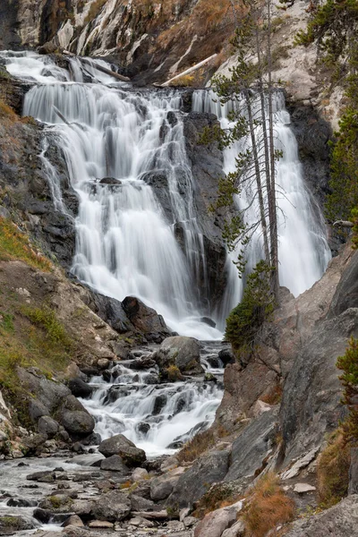 Mystic, Yellowstone Ulusal Parkı 'nda sonbaharda düştü