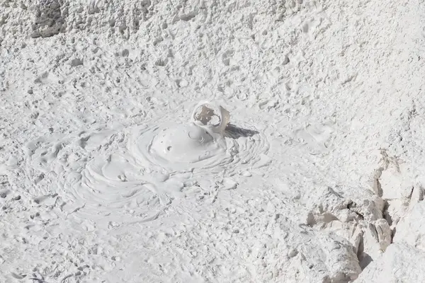 Yellowstone Ulusal Parkı 'nda kaynayan çamur tencereleri