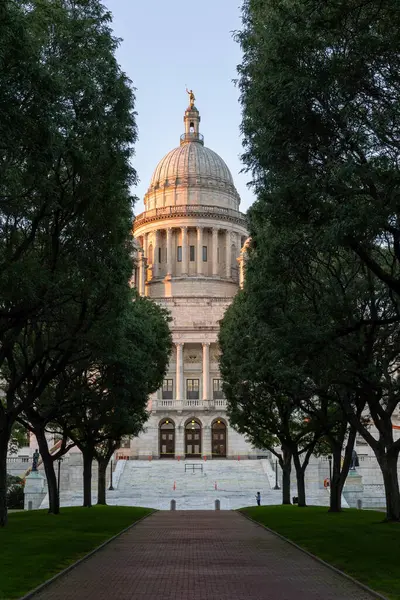 Rhode Island Capital binası gün batımında