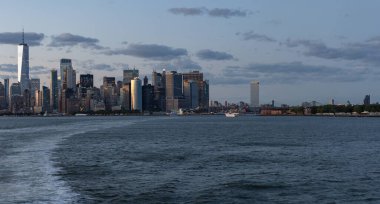 Manhattan 'ın Skyline' ı Staten Island Feribotundan izleniyor.