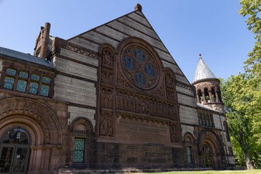 Princeton, NJ - 15 Haziran 2022: Princeton Üniversitesi kampüsünde eski mimari