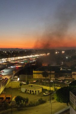 Los Angeles, CA - 20 Eylül 2021: Los Angeles 'taki yangından duman