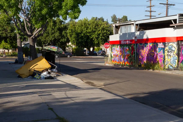 Los Angeles, CA - 15 Mayıs 2021: Los Angeles Highland Park 'taki evsiz kampı