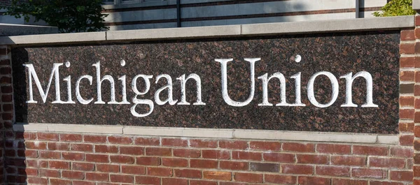 Ann Arbor, MI - 15 Ekim 2022: Michigan Üniversitesi kampüsünde Michigan Union tabelası