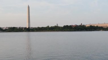 Washington 'da su üzerinde ufuk çizgisi boyunca yavaş tava