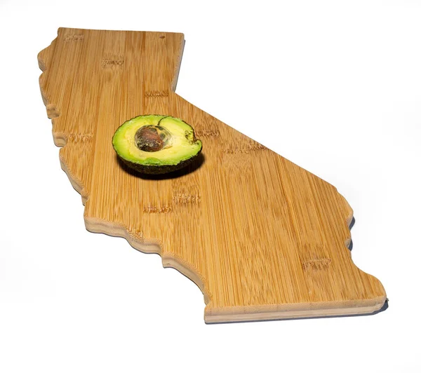 Abacate Uma Placa Corte Forma Califórnia — Fotografia de Stock