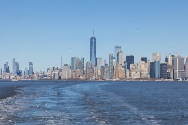 Aşağı Manhattan silueti Staten Island feribotundan görülüyor.