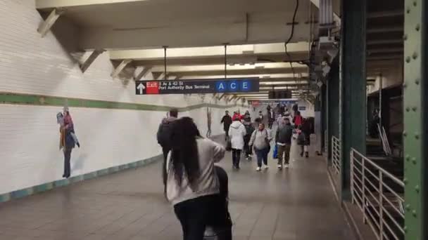 New York Februari 2024 Tidsbrist För Pendlare New Yorks Tunnelbanestation — Stockvideo