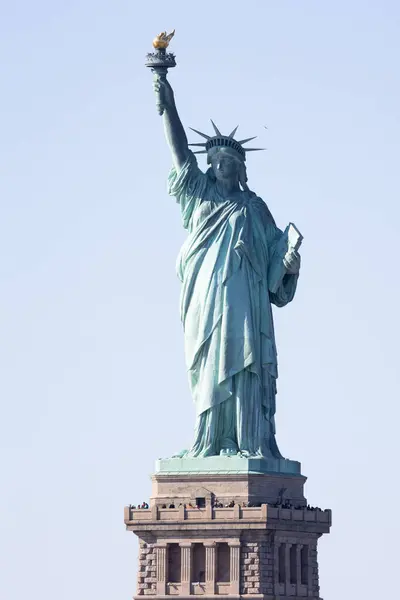 Estátua Liberdade Num Dia Ensolarado — Fotografia de Stock