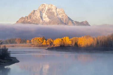 Grand Teton Ulusal Parkı 'ndaki Oxbow Virajında gün doğumu
