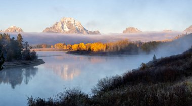 Grand Teton Ulusal Parkı 'ndaki Oxbow Virajında gün doğumu