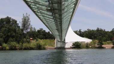 Redding California 'daki güneş saati köprüsü
