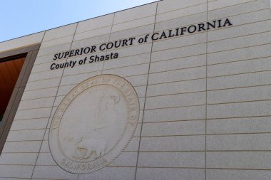 Redding, CA - 5 Haziran 2025: Shasta ilçesindeki yüksek mahkeme binası