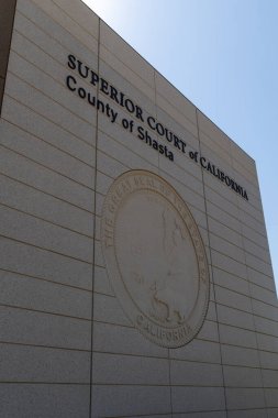 Redding, CA - 5 Haziran 2025: Shasta ilçesindeki yüksek mahkeme binası